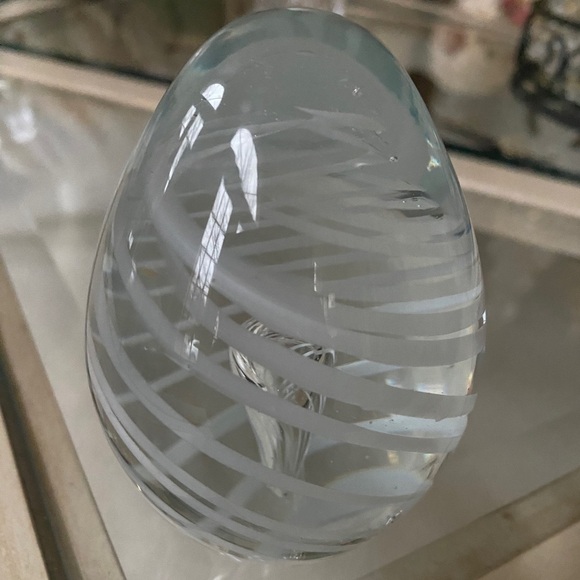Art Glass Oval Paperweight with One Controlled Bubble Clear with White Swirls - Picture 8 of 11